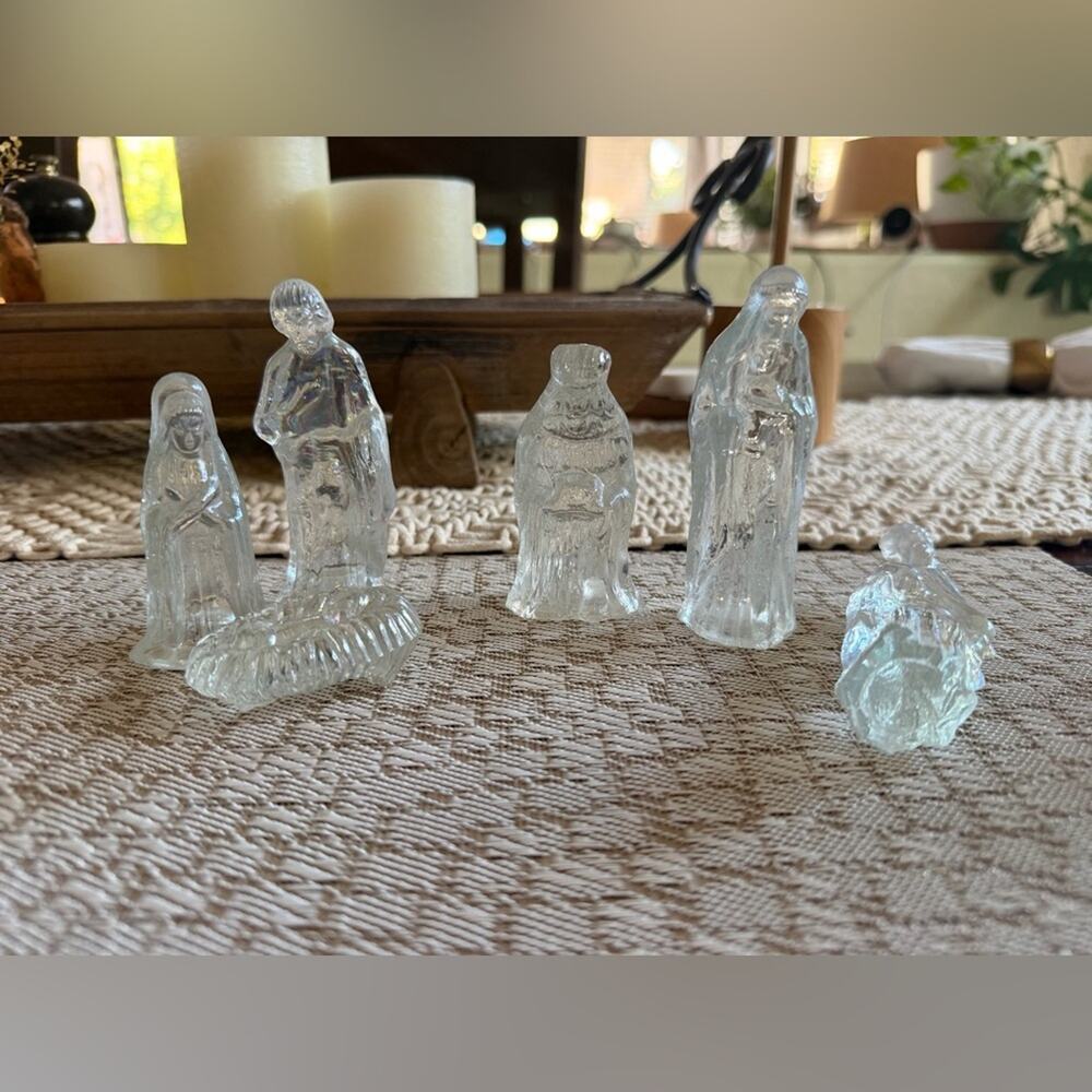 Vintage Nativity set in iridescent glass 3" 6 pieces